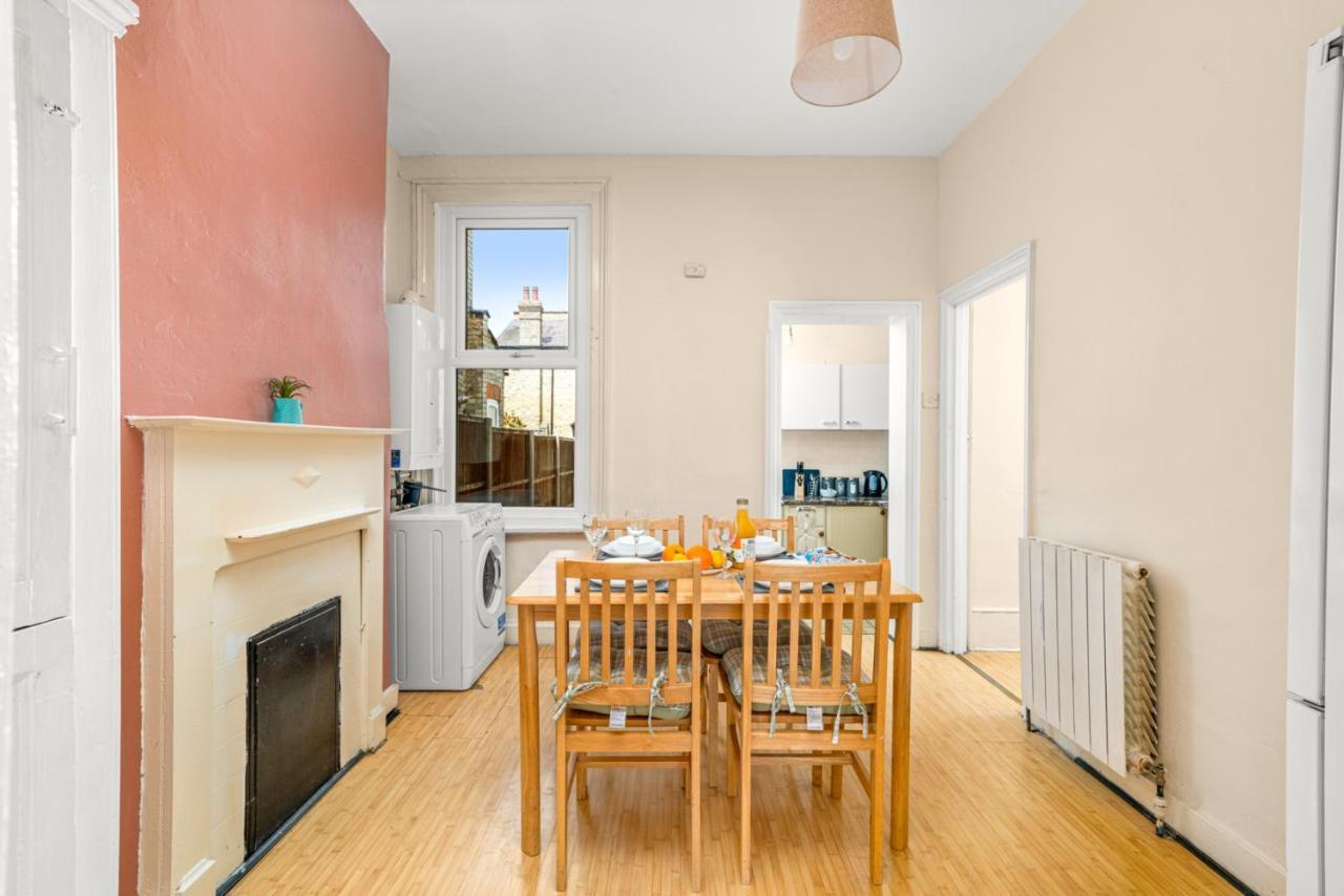 Homely 4-Bedroom Home With 2 Baths & Free Parking Londres Exterior foto